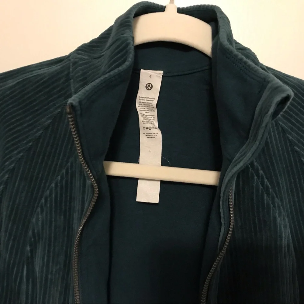 Lululemon Scuba Track Jacket *Velvet Cord EUC
Storm Teal W3HN5S - Picture 6 of 10